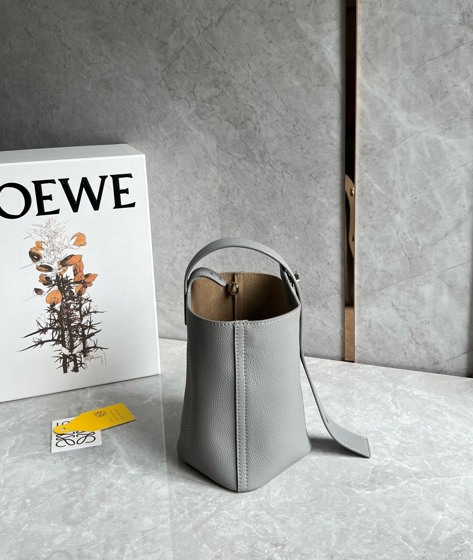 L0ew* mini pebble bucket bag in grey grained leather