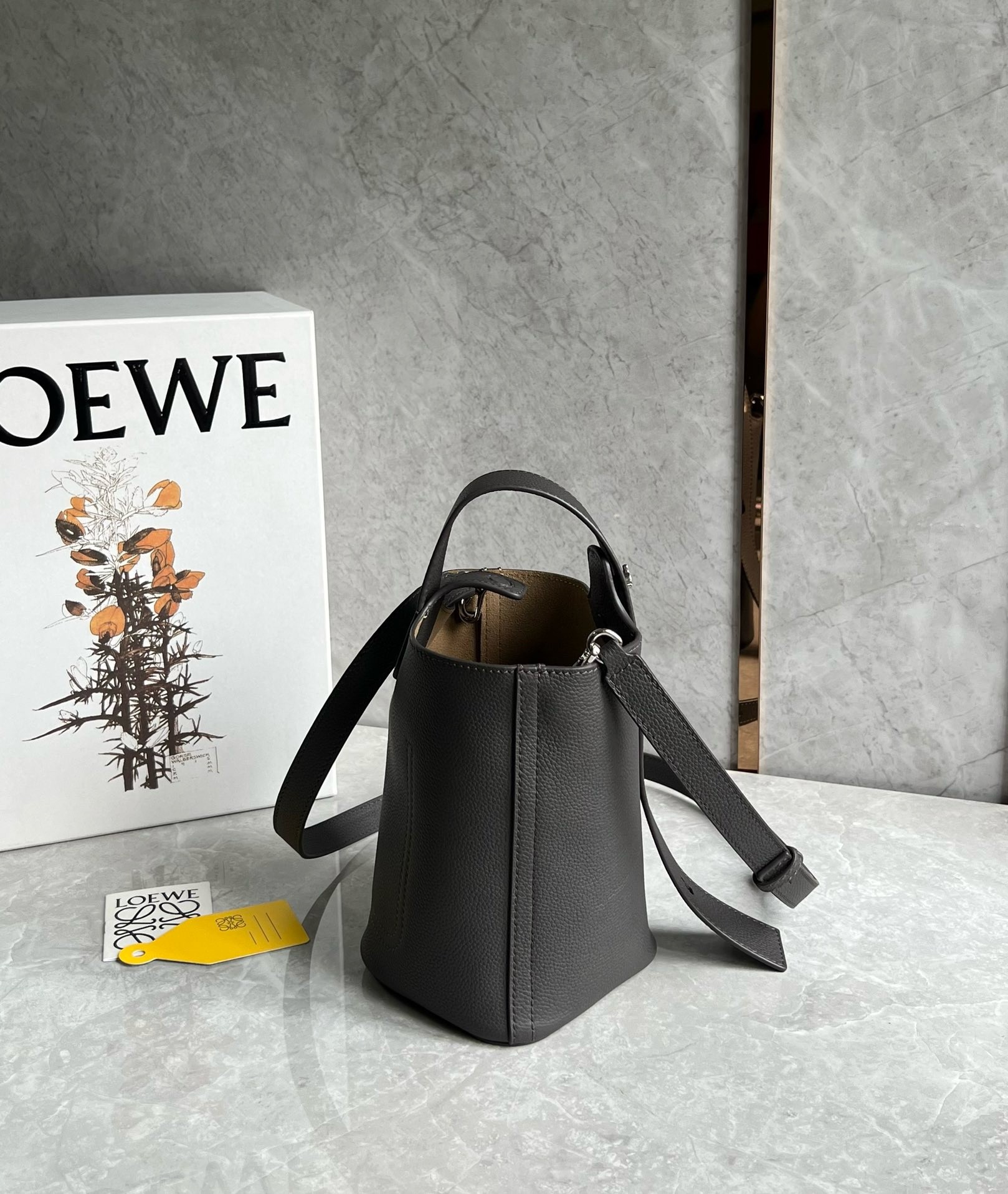 L0ew* mini pebble bucket bag in black grained leather