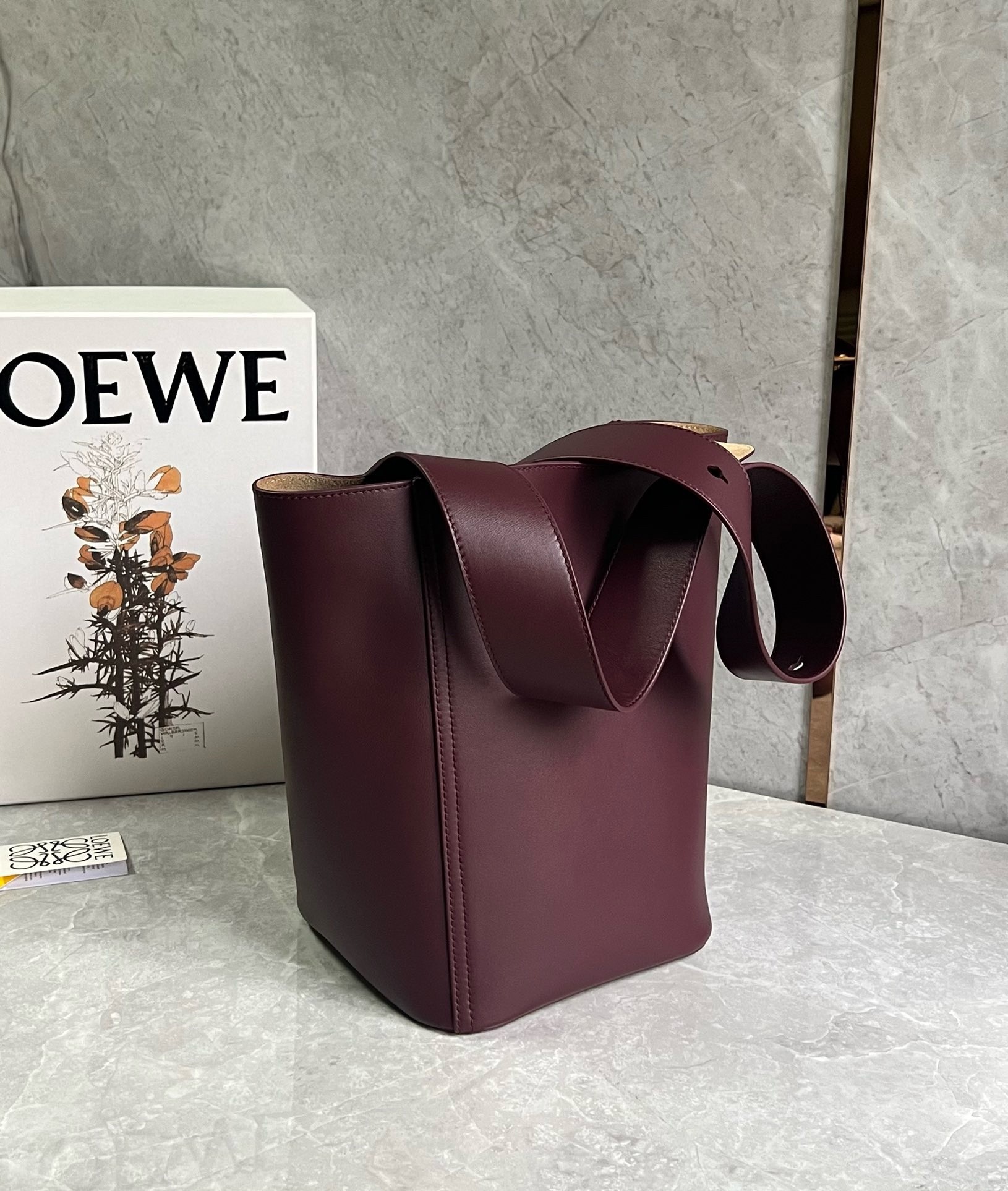 L0ew* medium pebble bucket bag in burgundy calfskin
