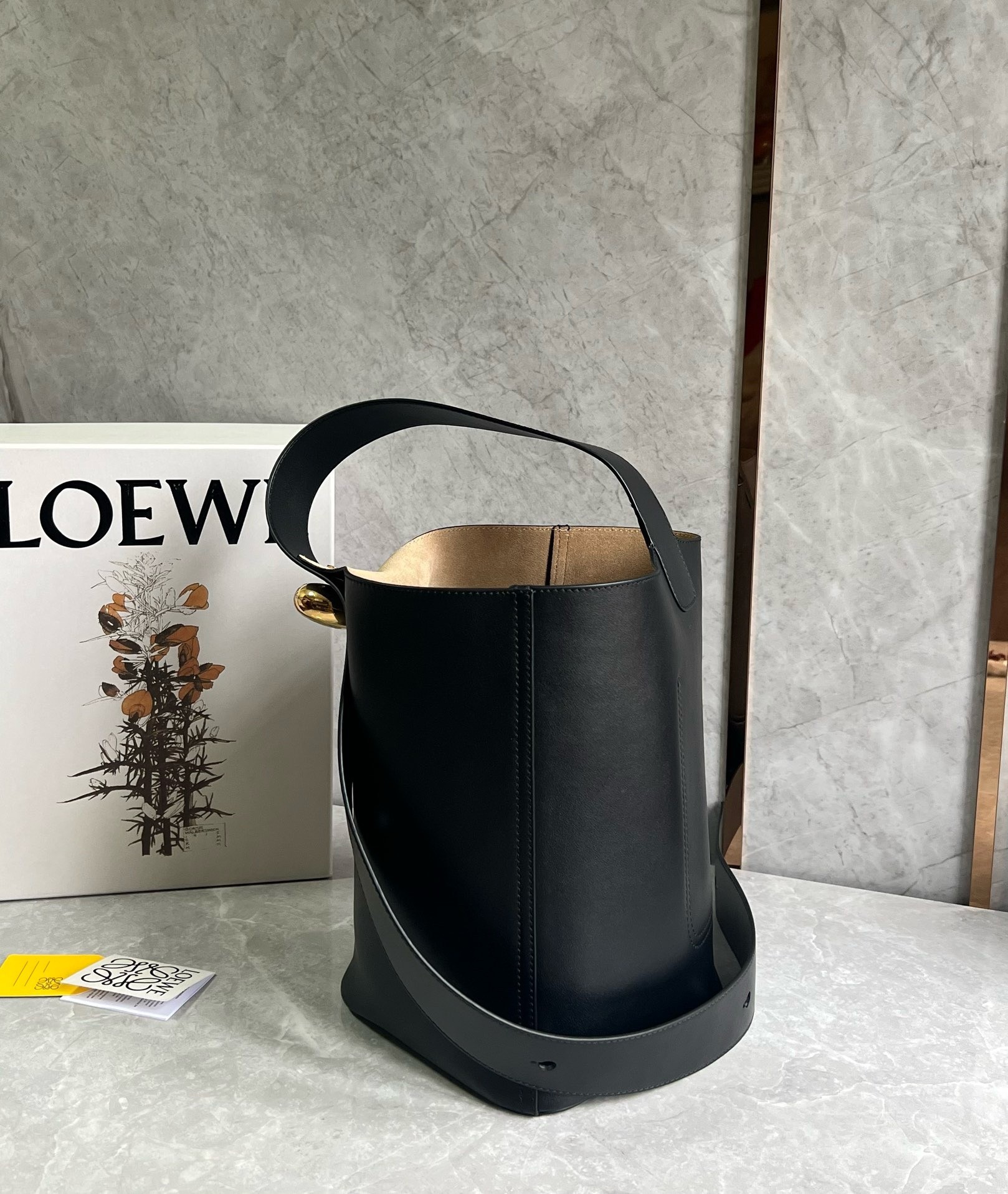 L0ew* medium pebble bucket bag in black calfskin