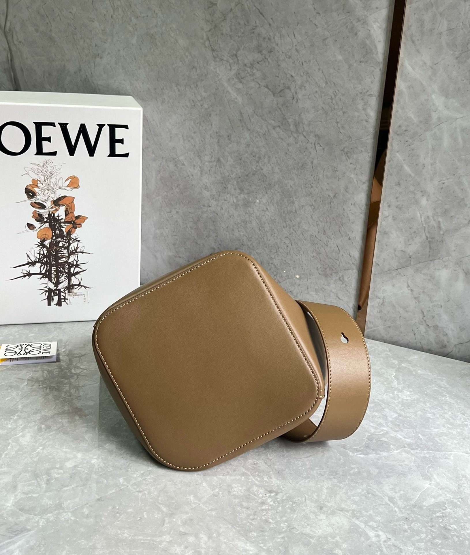 L0ew* medium pebble bucket bag in oak calfskin