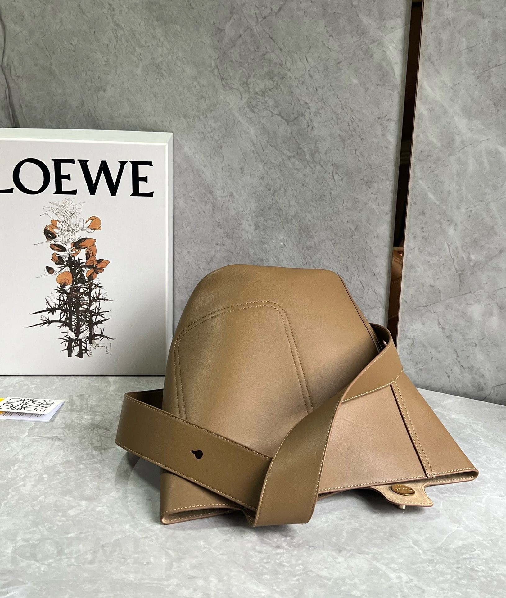 L0ew* medium pebble bucket bag in oak calfskin