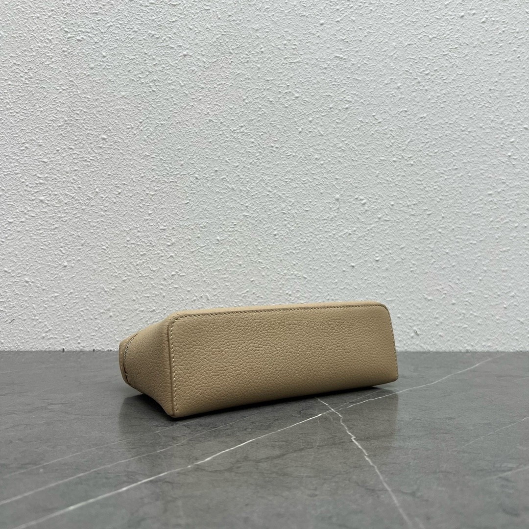 L**o p*ana extra pocket pouch l19 in beige grained leather