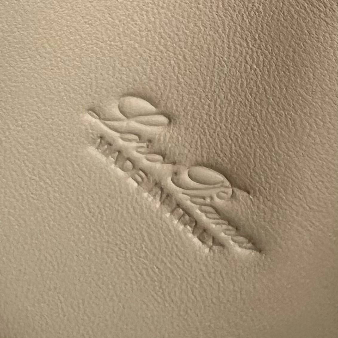 L**o p*ana extra pocket pouch l19 in beige grained leather