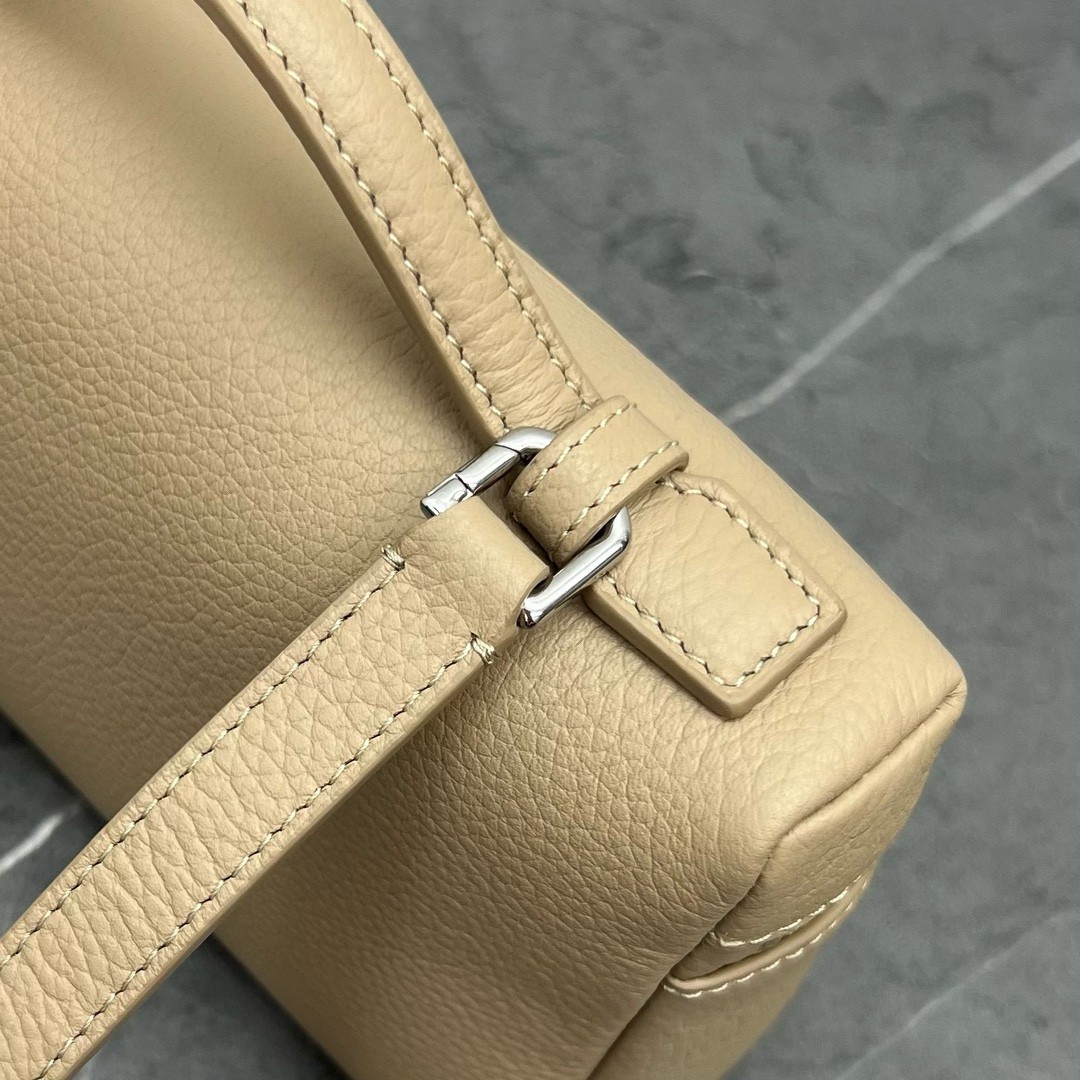 L**o p*ana extra pocket pouch l19 in beige grained leather