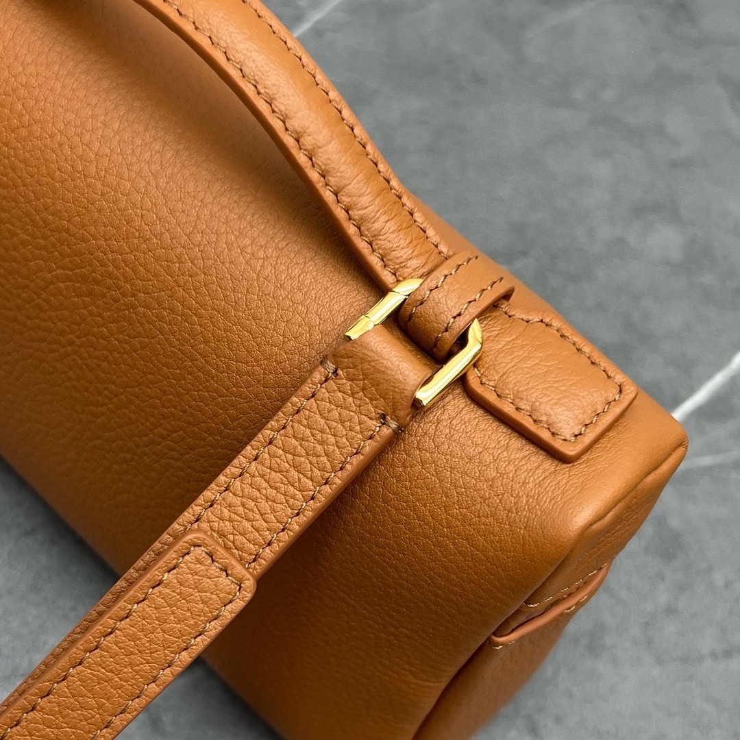L**o p*ana extra pocket pouch l19 in brown grained leather