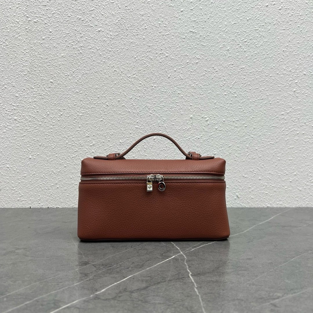 L**o p*ana extra pocket pouch l19 in tobacco grained leather