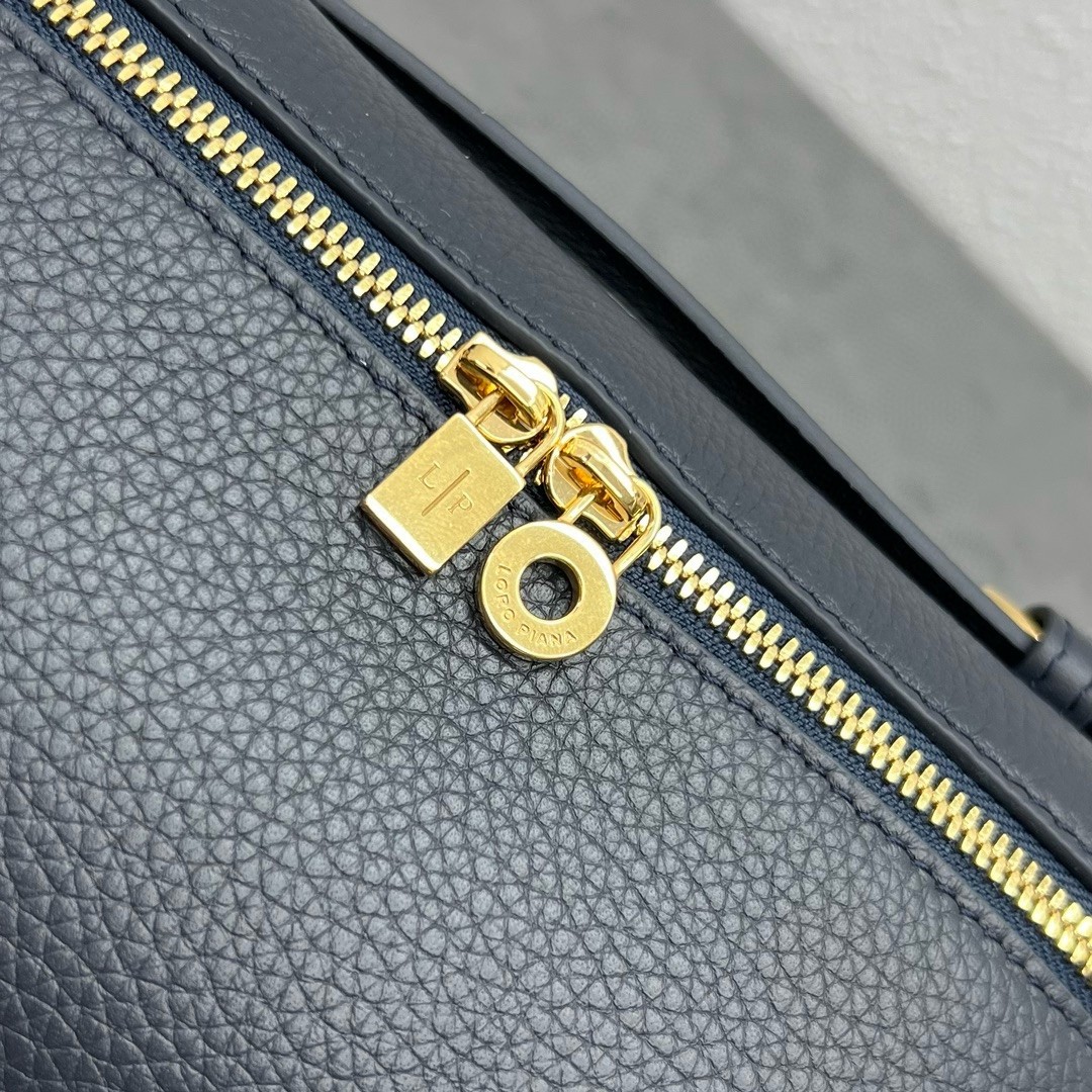 L**o p*ana extra pocket pouch l19 in navy blue grained leather