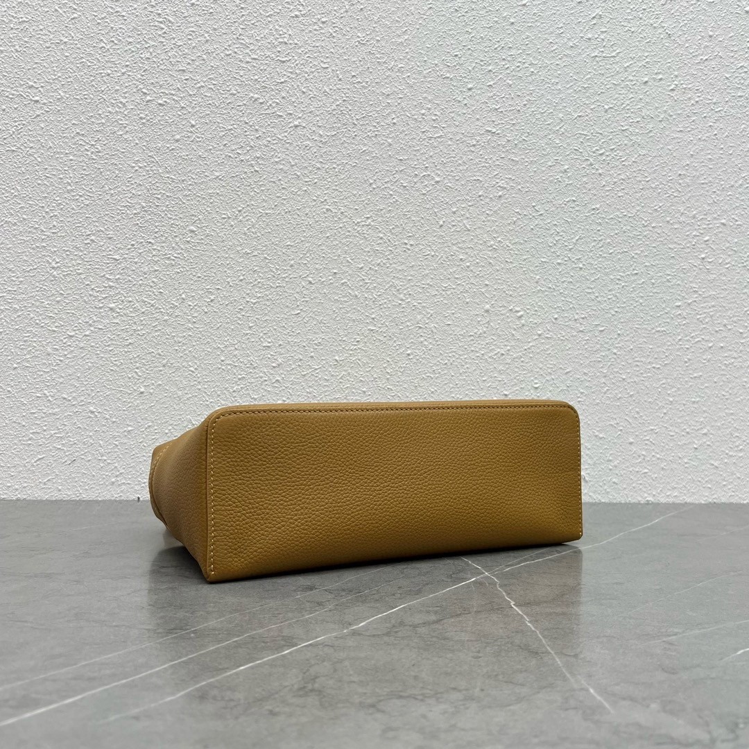 L**o p*ana extra pocket pouch l27 in chai grained leather