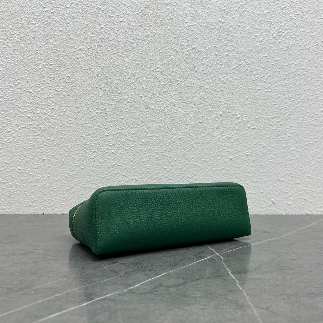 L**o p*ana extra pocket pouch l27 in green grained leather
