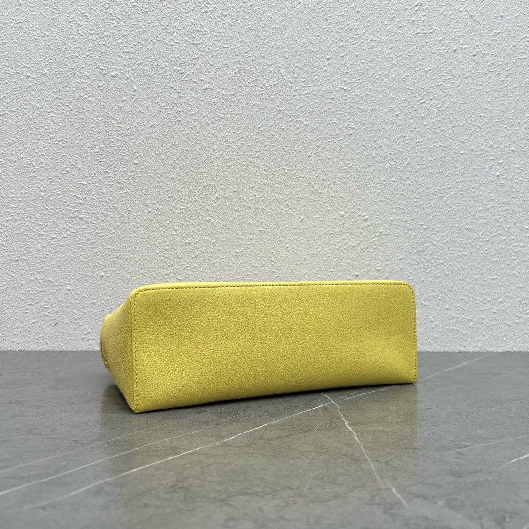 L**o p*ana extra pocket pouch l27 in yellow grained leather