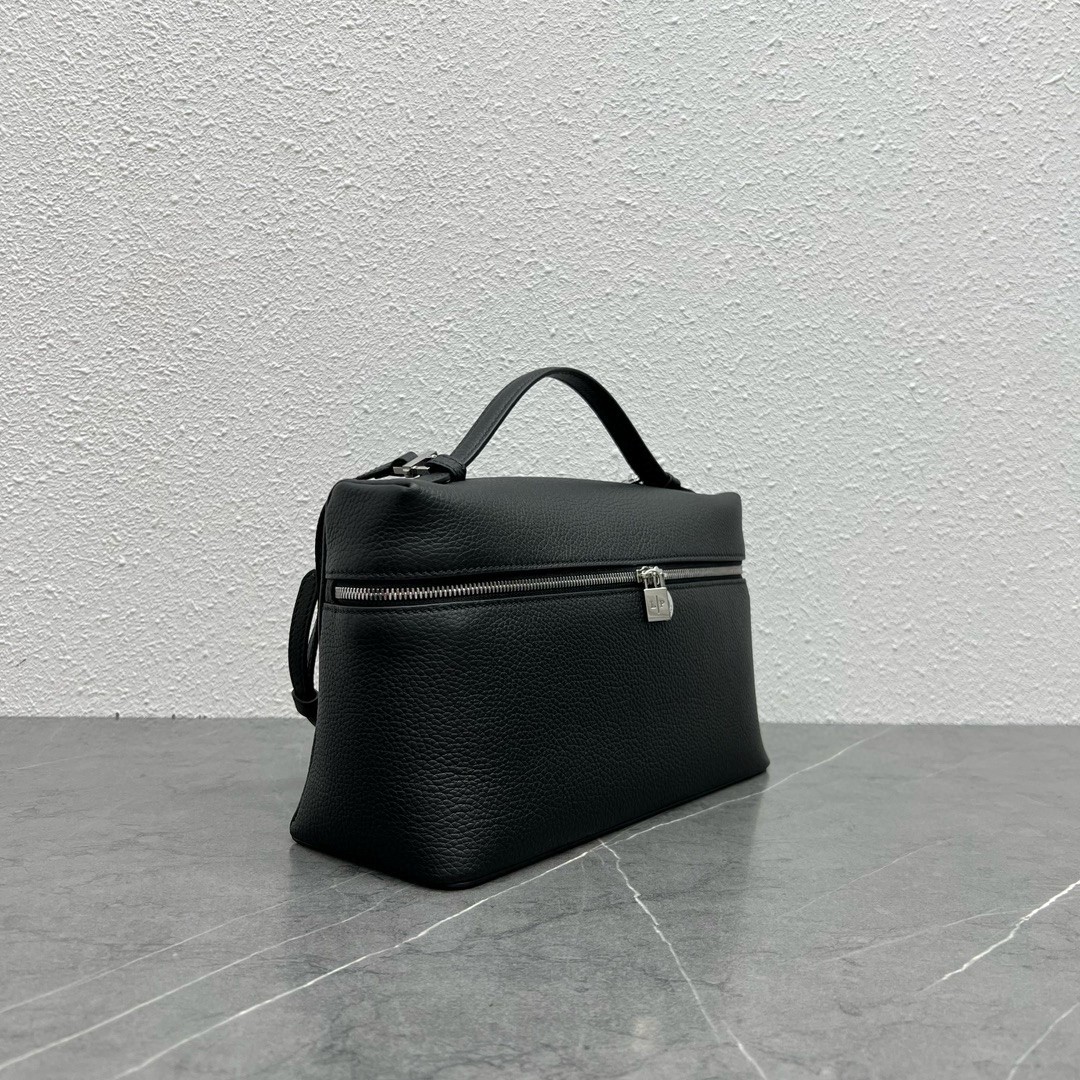 L**o p*ana extra pocket pouch l27 in black grained leather