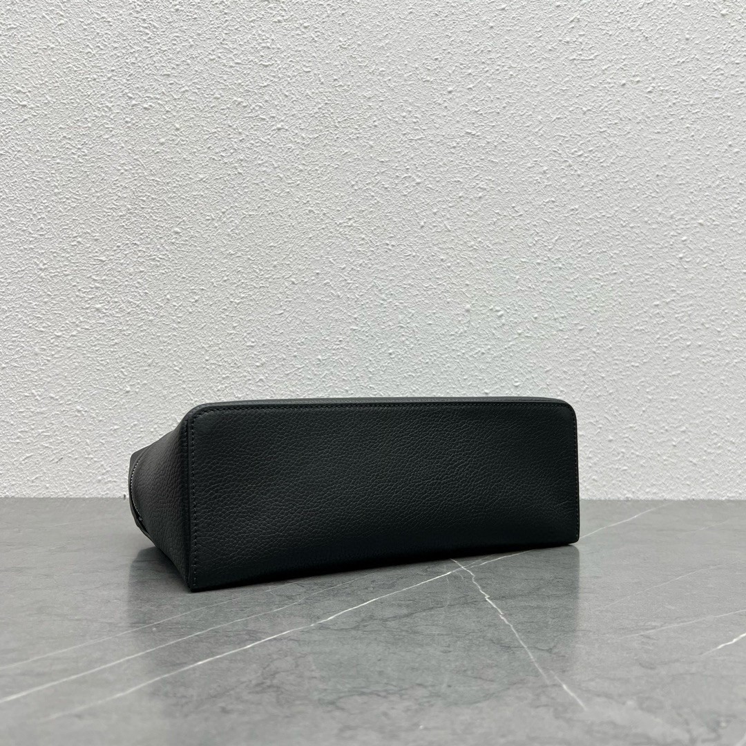 L**o p*ana extra pocket pouch l27 in black grained leather