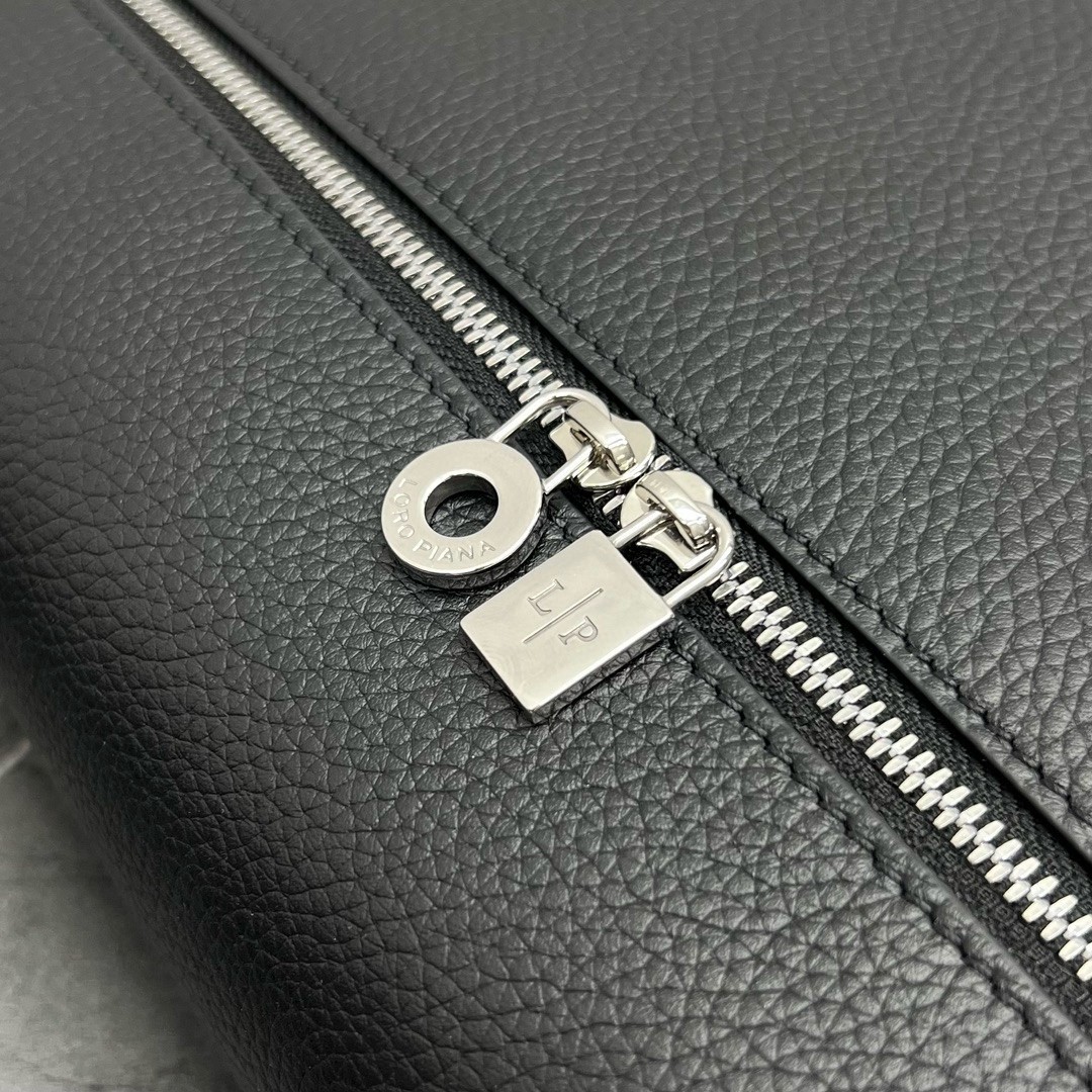 L**o p*ana extra pocket pouch l27 in black grained leather