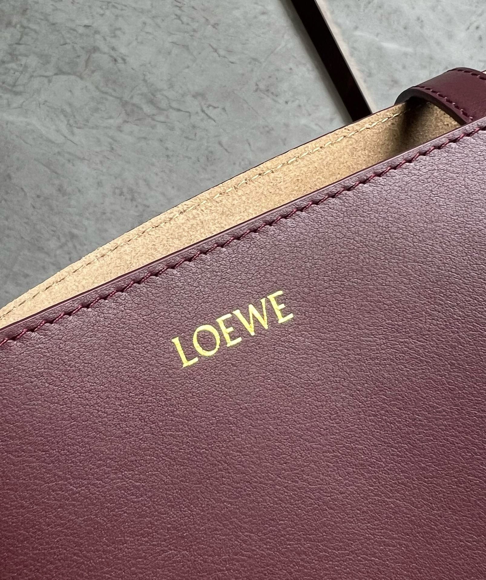 L0ew* medium puzzle fold tote bag in bordeaux calfskin