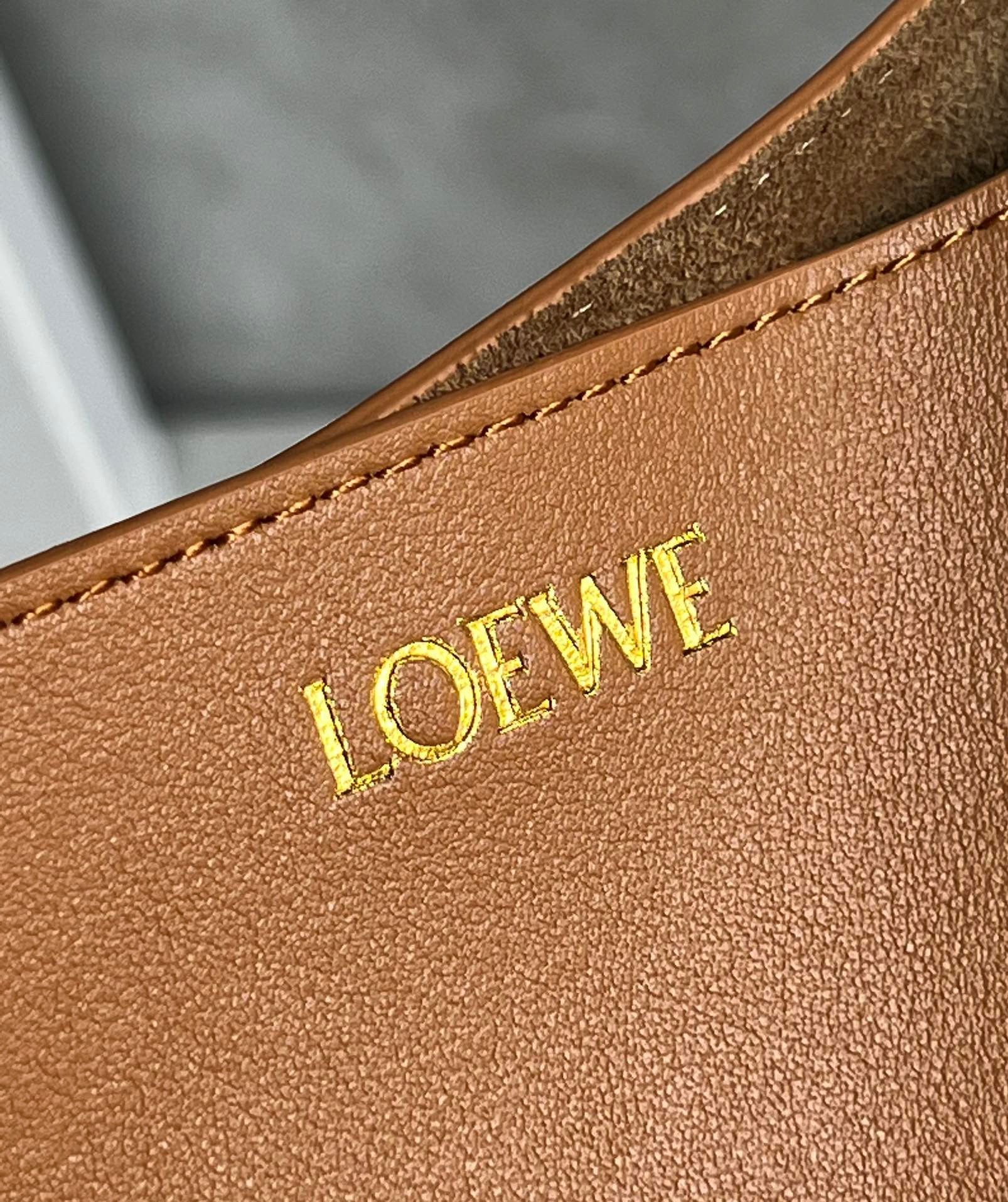 L0ew* medium puzzle fold tote bag in tan calfskin