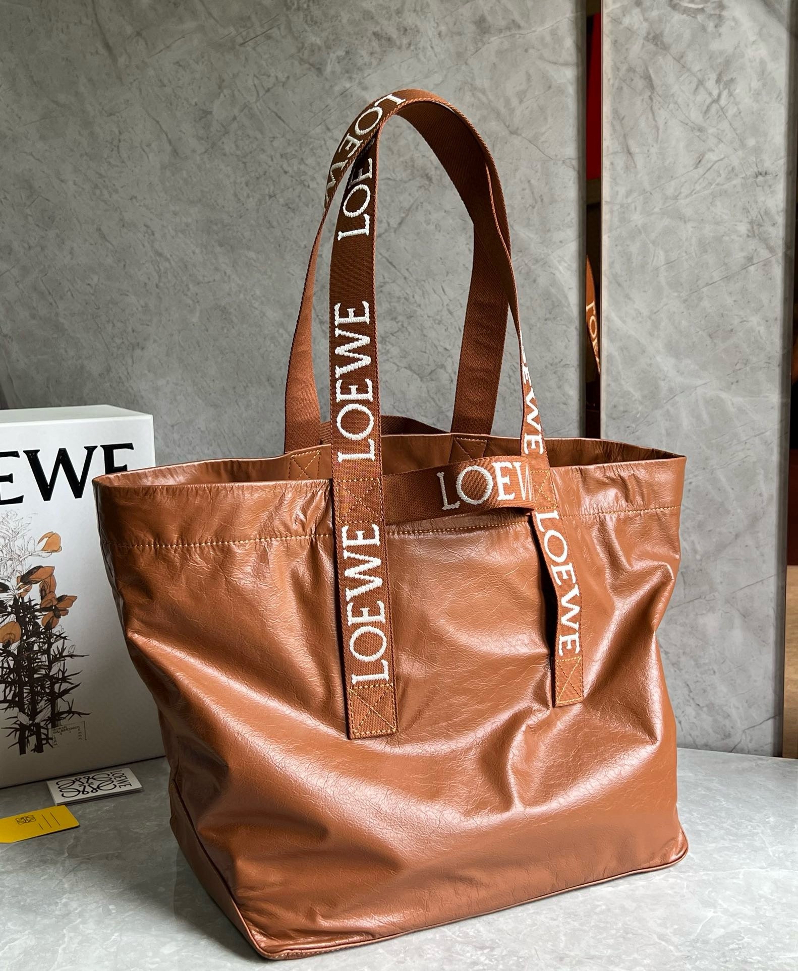 L0ew* fold shopper bag in brown paper calfskin