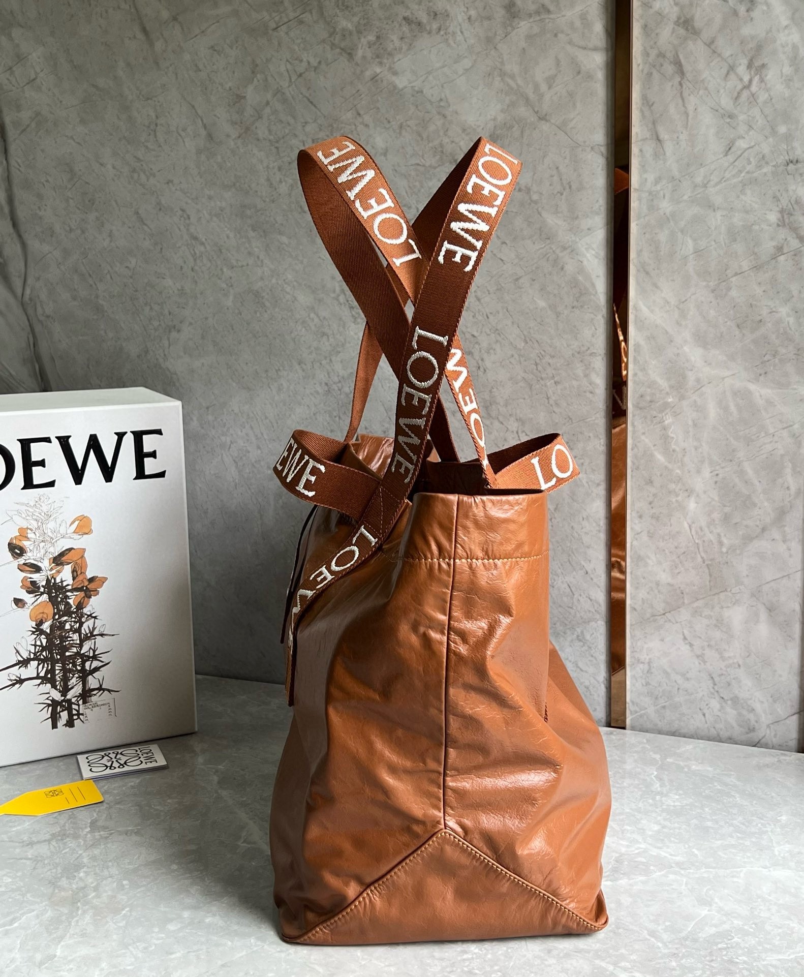 L0ew* fold shopper bag in brown paper calfskin