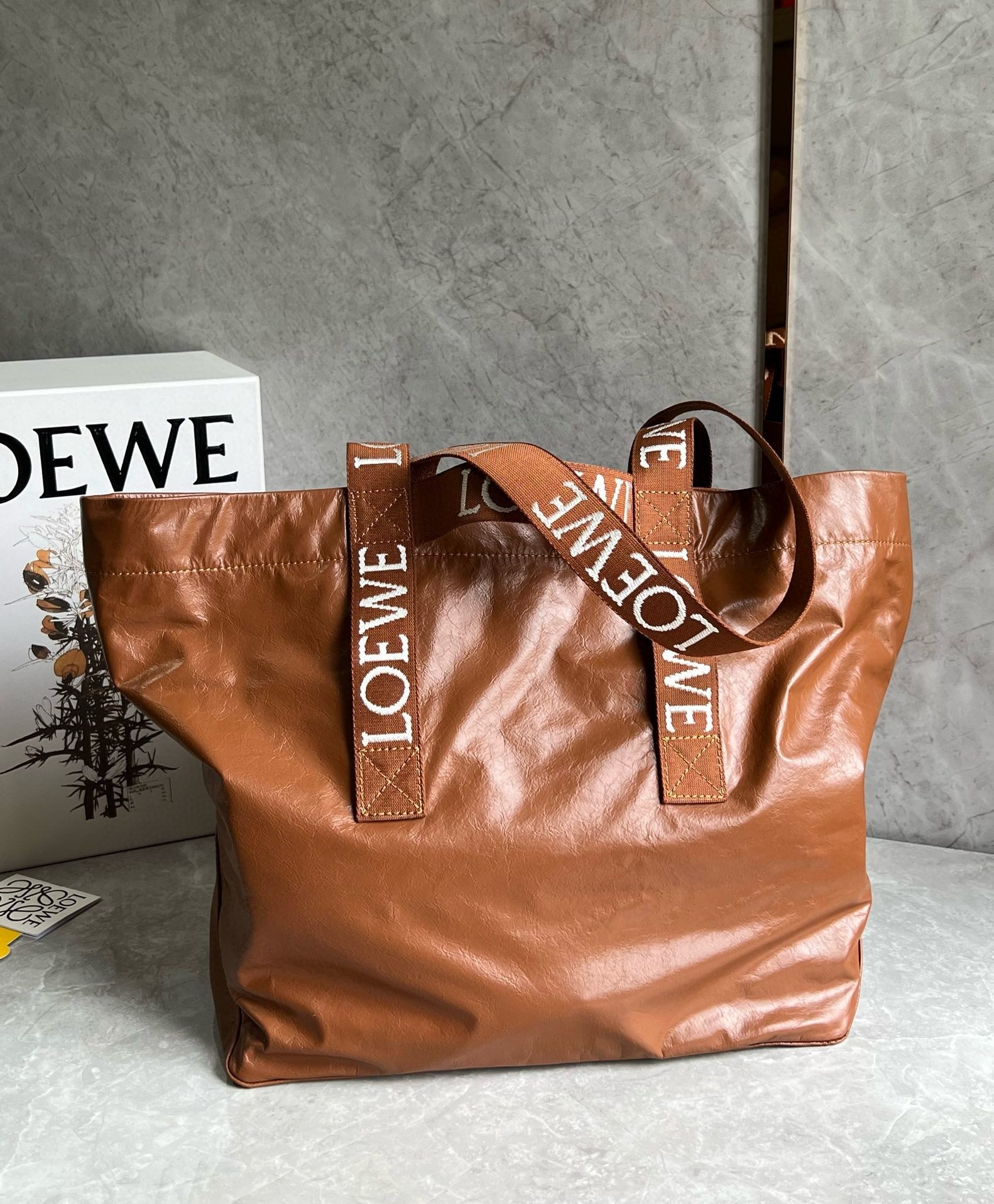 L0ew* fold shopper bag in brown paper calfskin