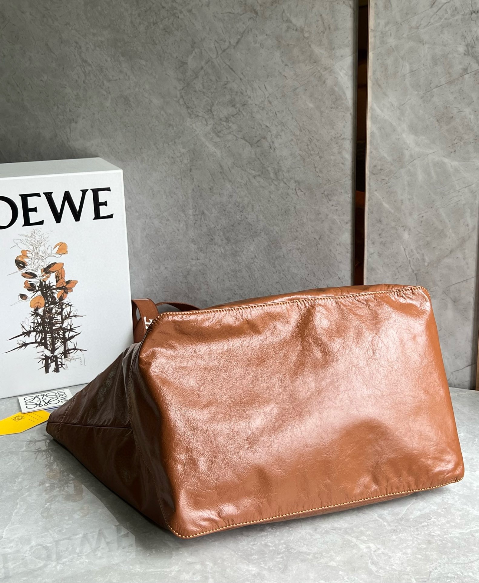 L0ew* fold shopper bag in brown paper calfskin