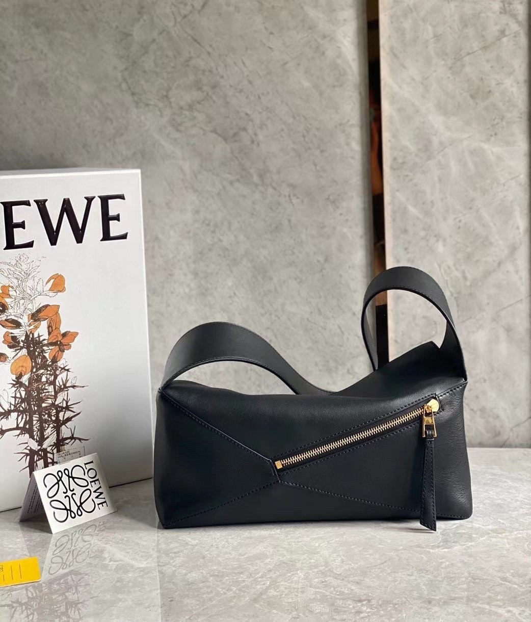 L0ew* puzzle hobo bag in black nappa calfskin