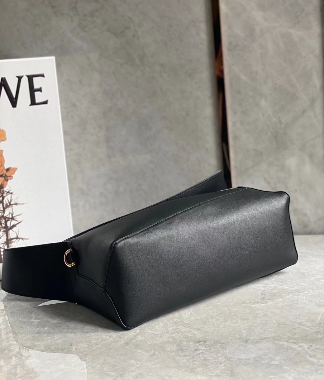 L0ew* puzzle hobo bag in black nappa calfskin