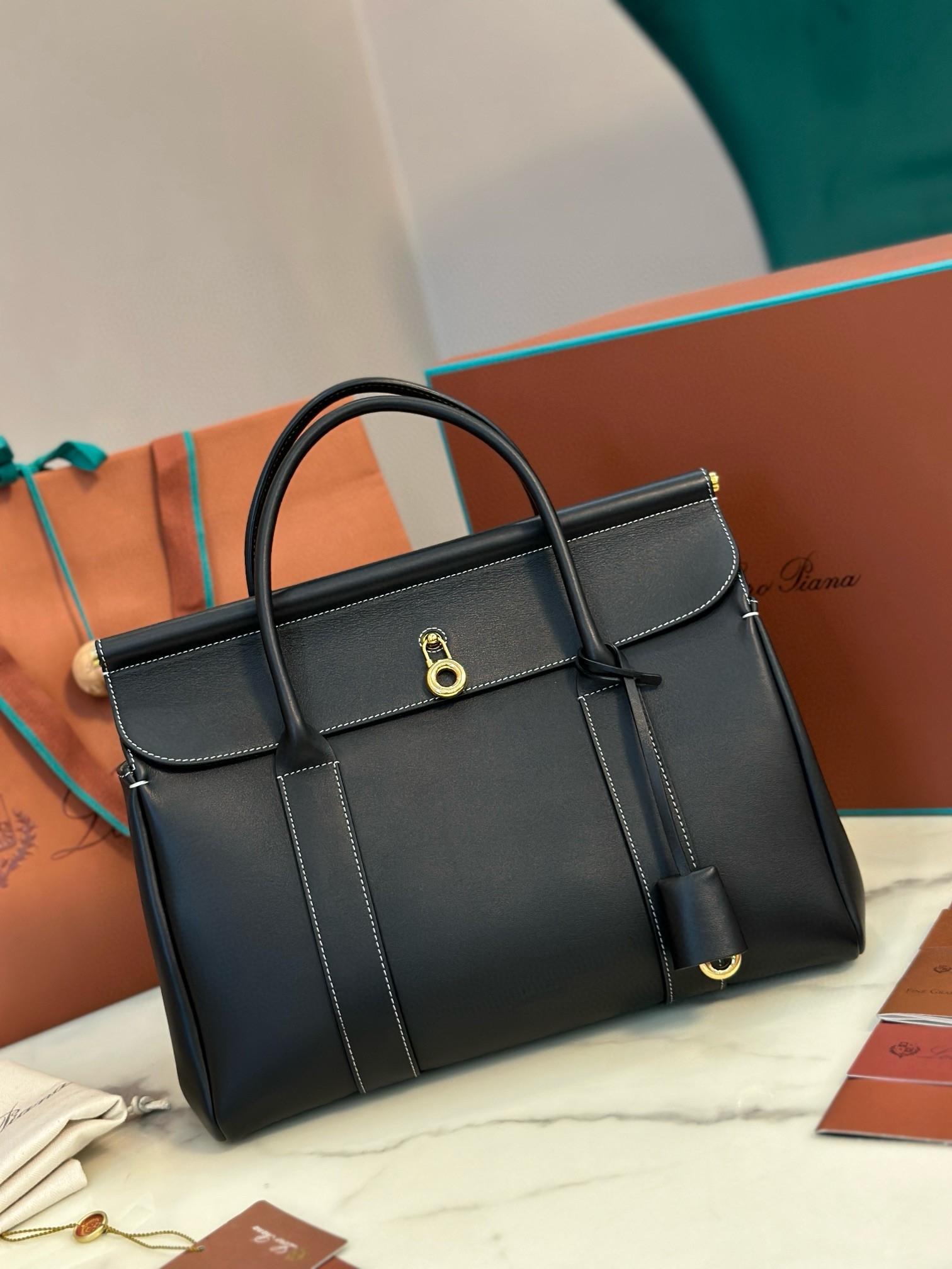 L**o p*ana loom l32 bag in black smooth calfskin