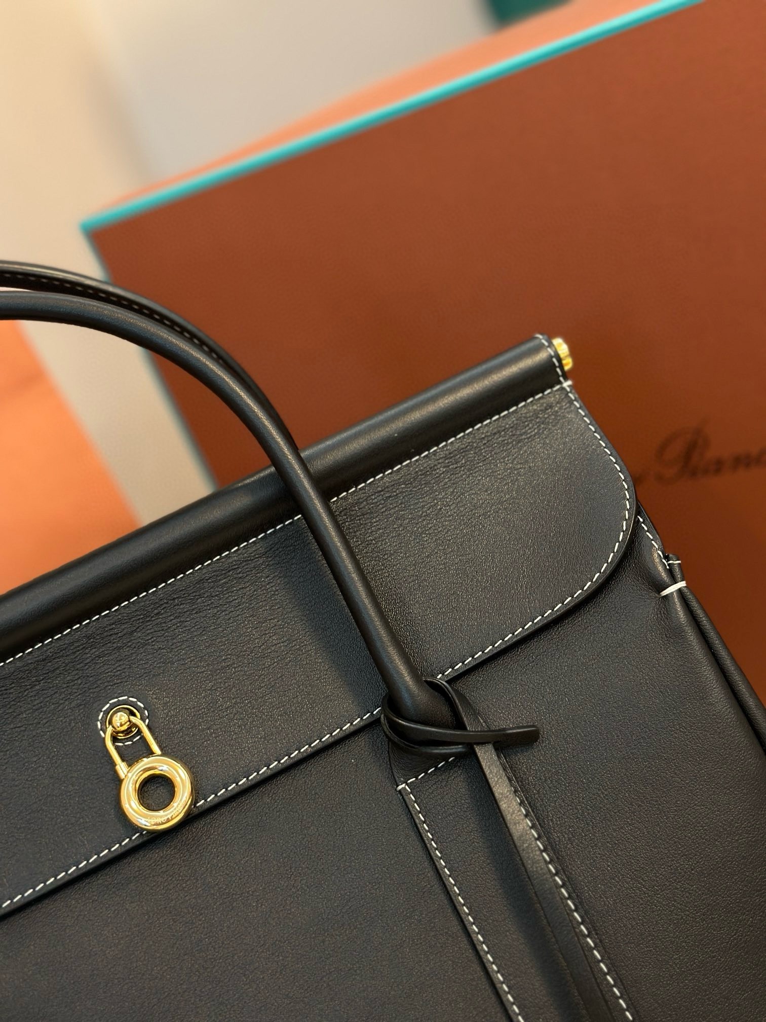 L**o p*ana loom l32 bag in black smooth calfskin