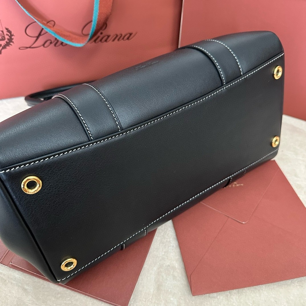 L**o p*ana loom l32 bag in black smooth calfskin