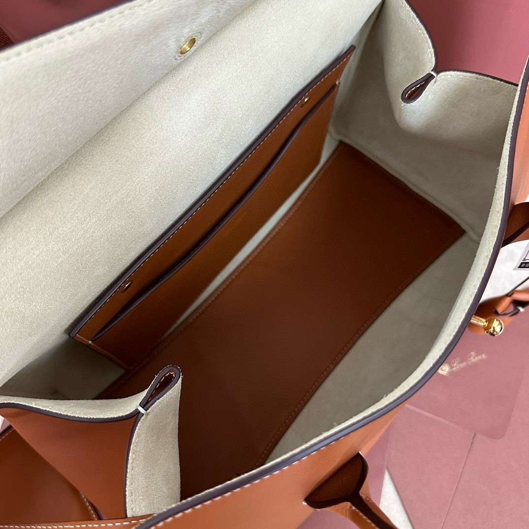 L**o p*ana loom l32 bag in tan smooth calfskin