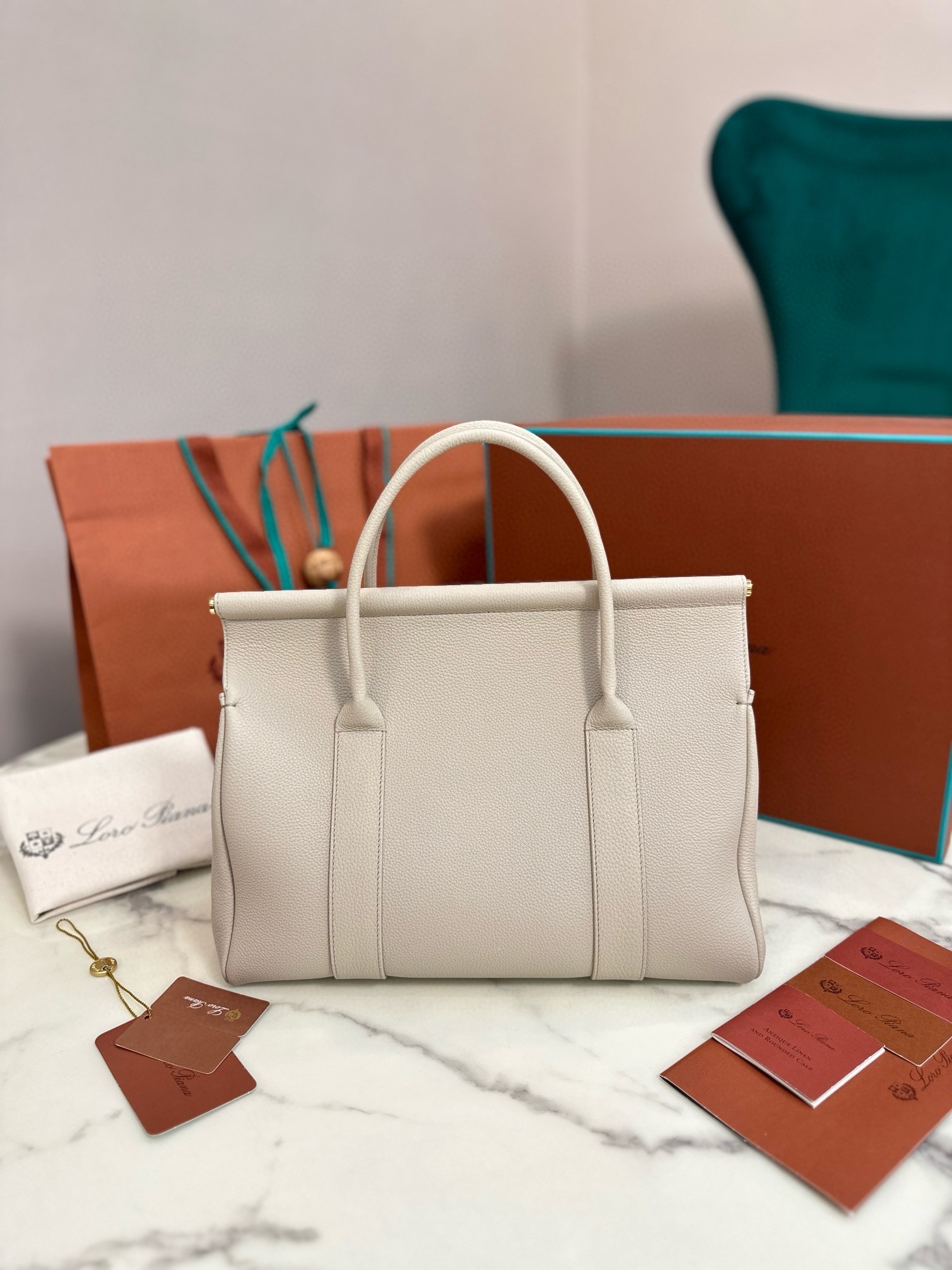 L**o p*ana loom l32 bag in light travertine grained leather