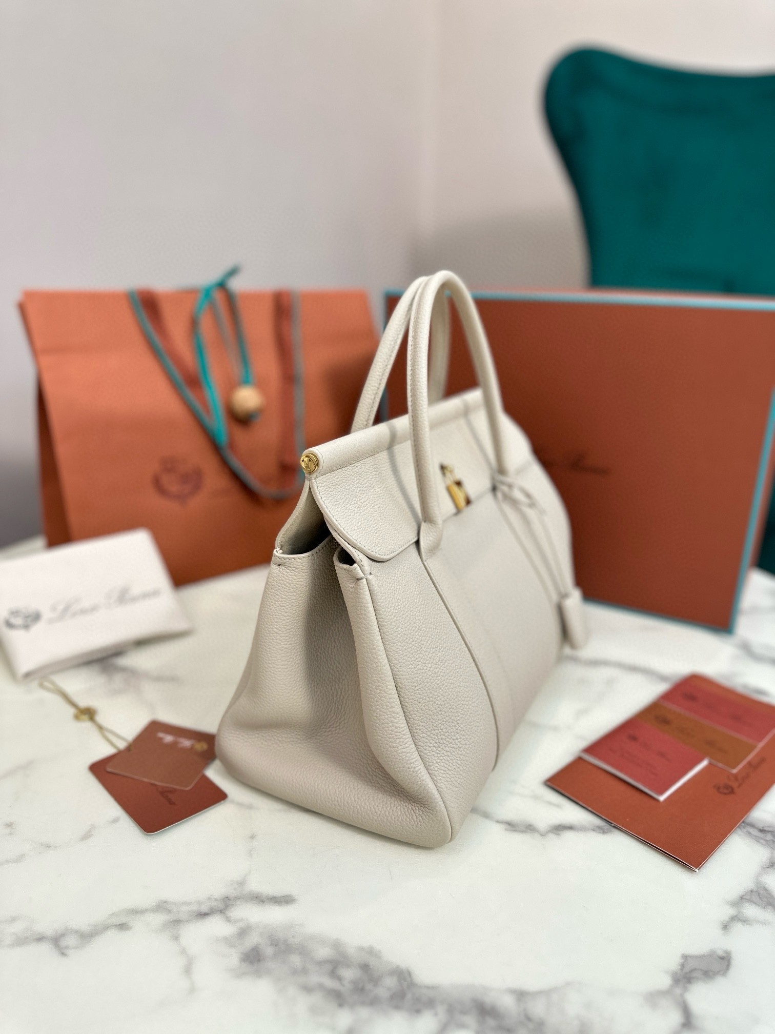 L**o p*ana loom l32 bag in light travertine grained leather