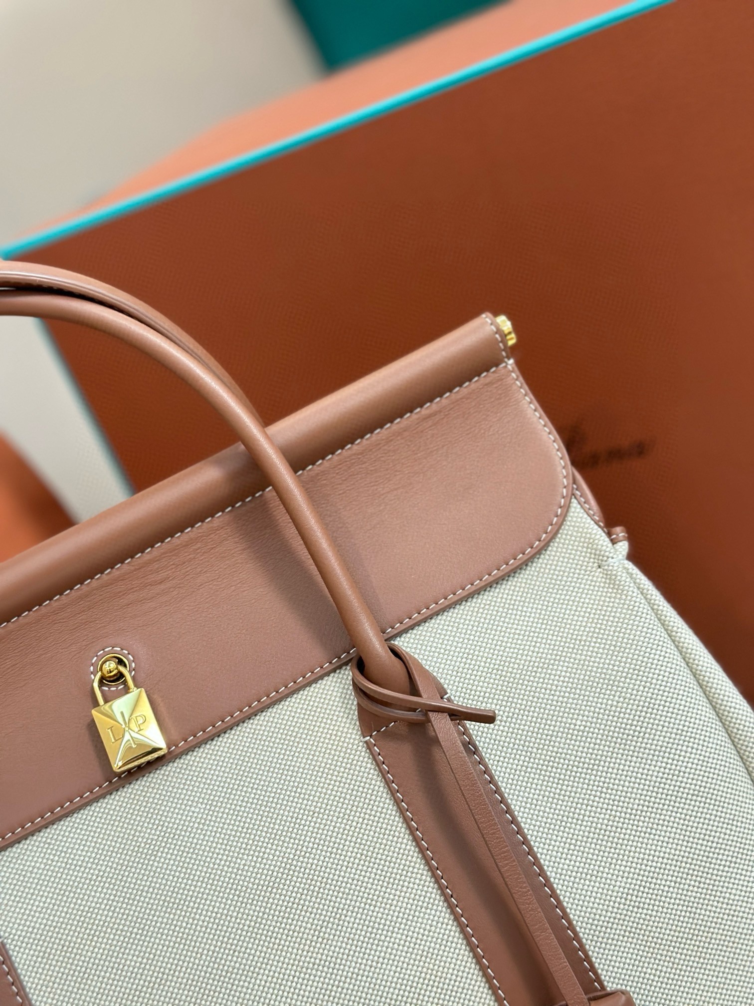 L**o p*ana loom l32 bag in canvas with caramel leather