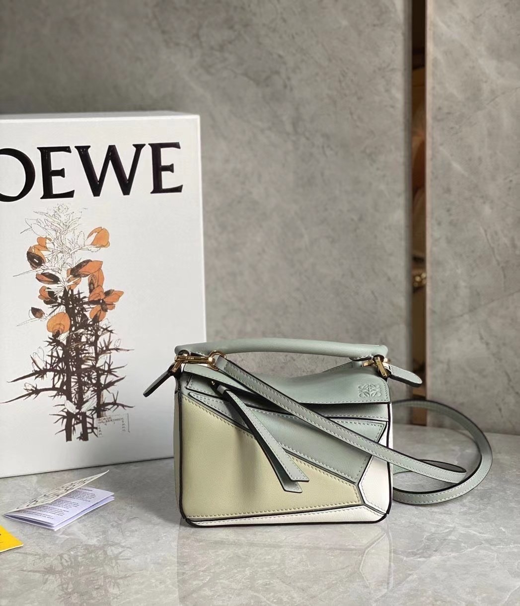 L0ew* puzzle mini bag in grey/cream/white calfskin