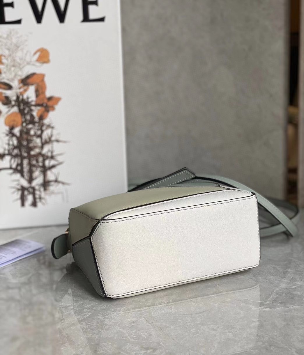 L0ew* puzzle mini bag in grey/cream/white calfskin