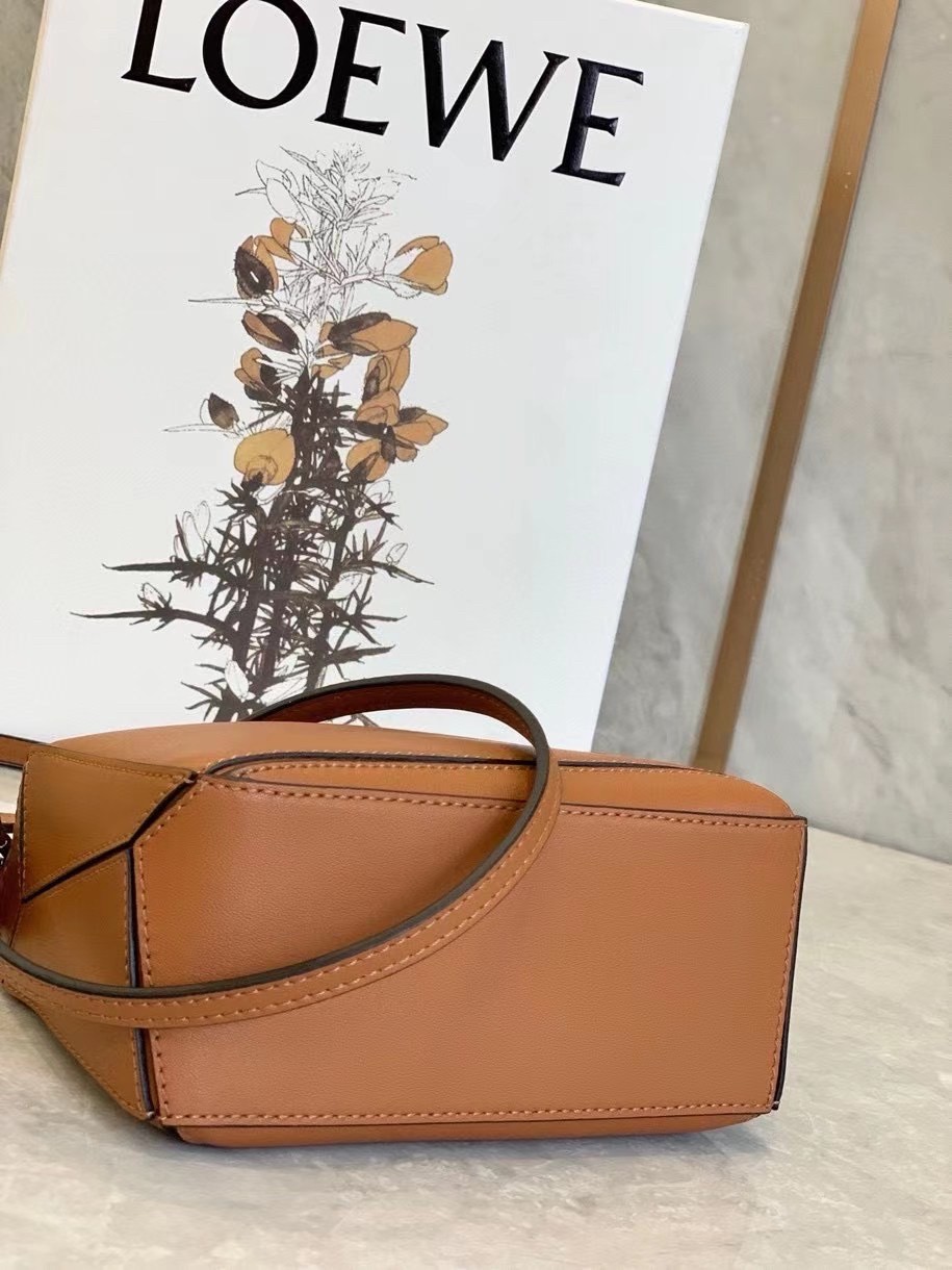 L0ew* mini puzzle bag in brown calfskin leather