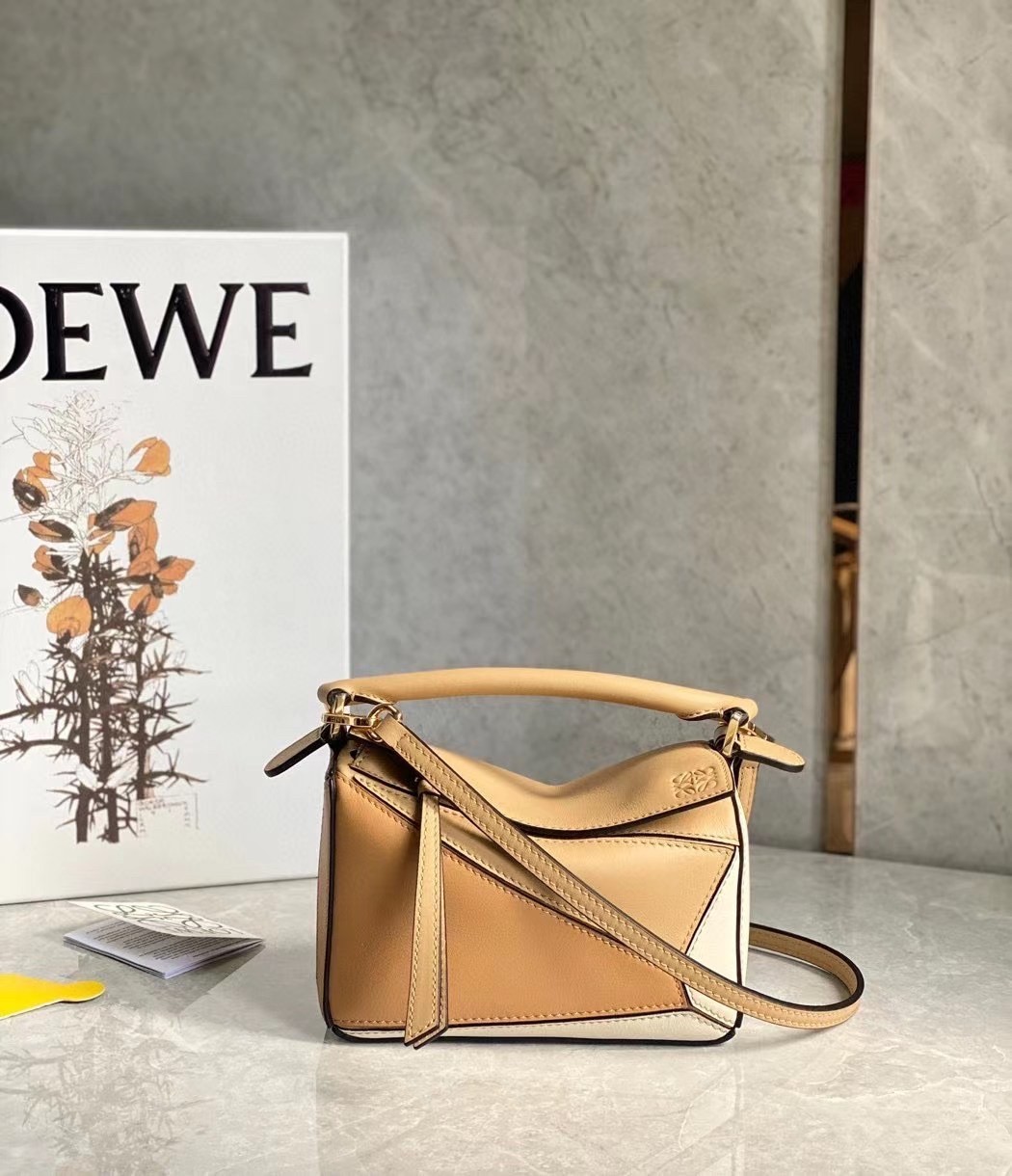 L0ew* puzzle mini bag in dune/warm desert calfskin