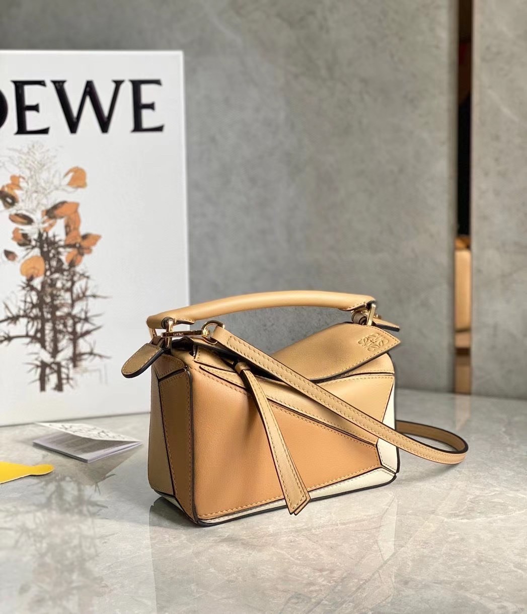 L0ew* puzzle mini bag in dune/warm desert calfskin