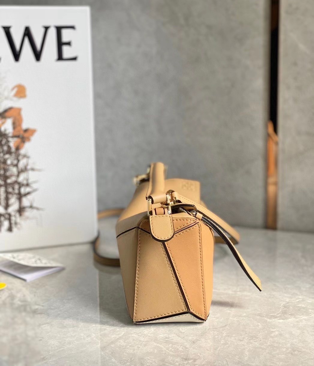 L0ew* puzzle mini bag in dune/warm desert calfskin