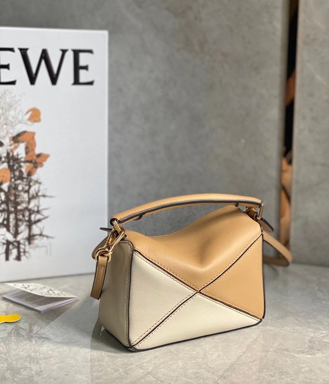 L0ew* puzzle mini bag in dune/warm desert calfskin