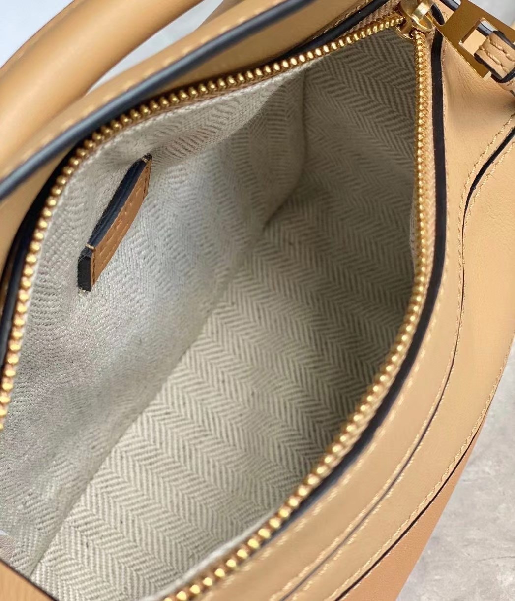 L0ew* puzzle mini bag in dune/warm desert calfskin