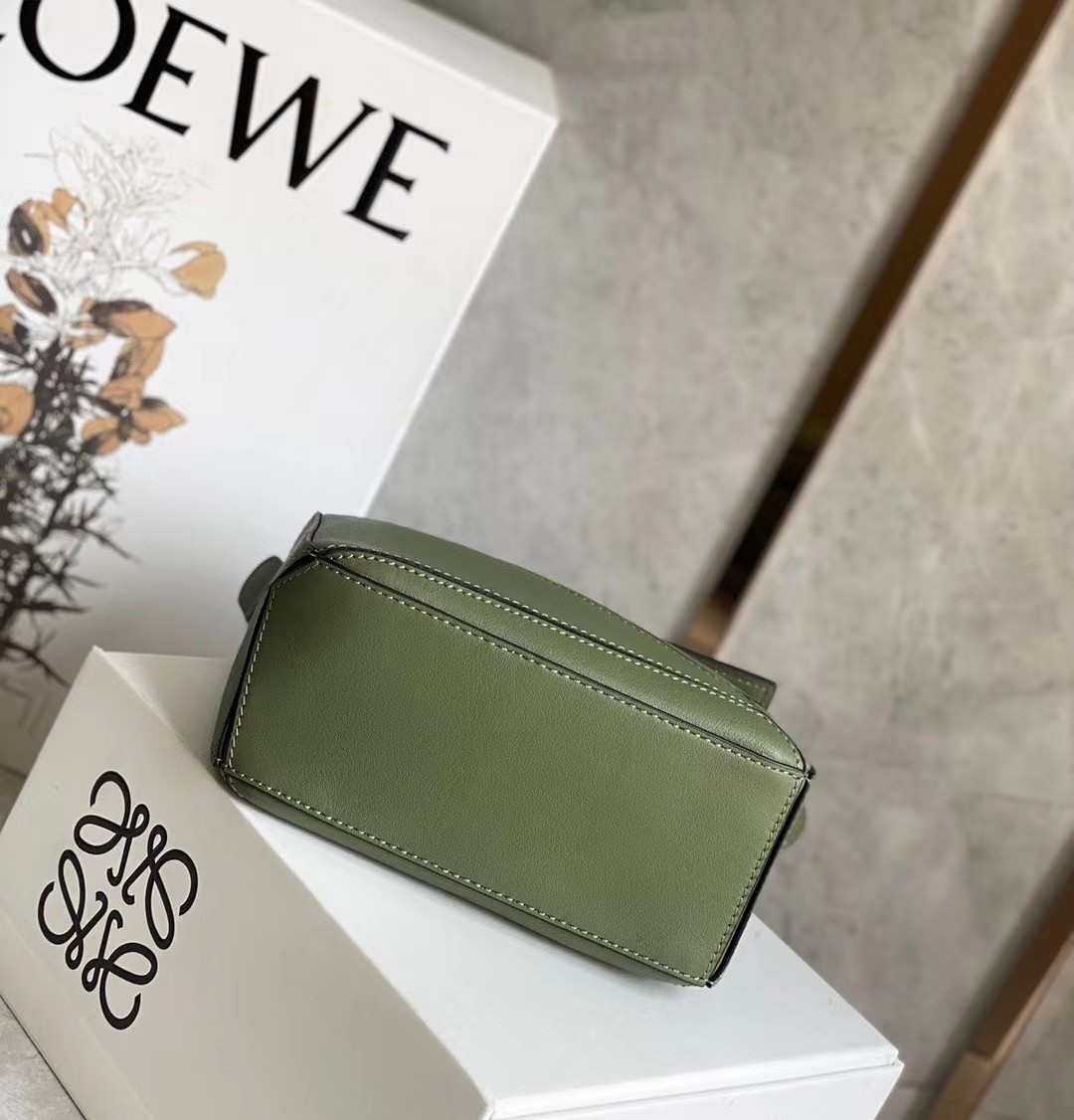 L0ew* puzzle mini bag in avocado green calfskin