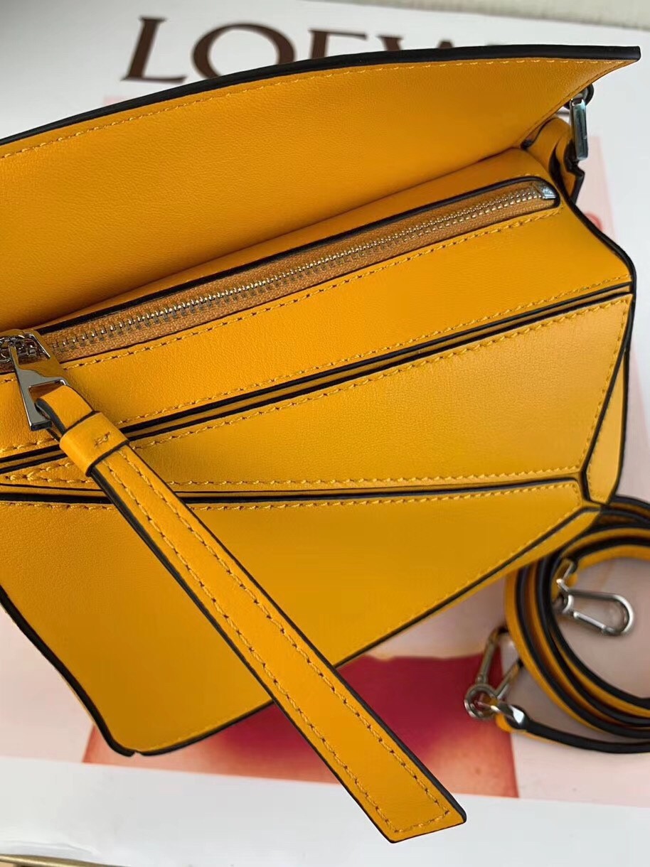 L0ew* puzzle mini bag in avocado green calfskin