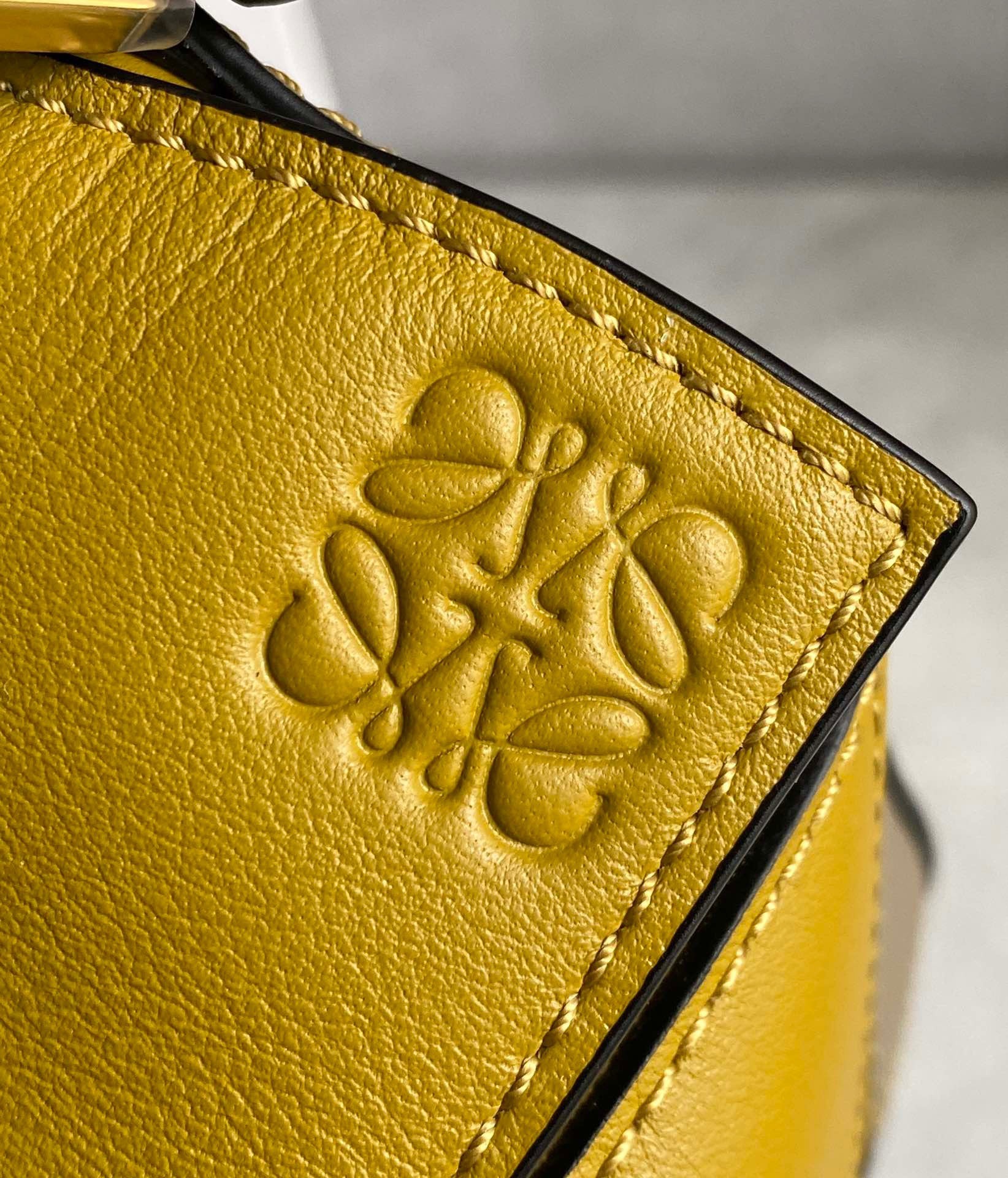 L0ew* puzzle mini bag in ochre/white/taupe calfskin
