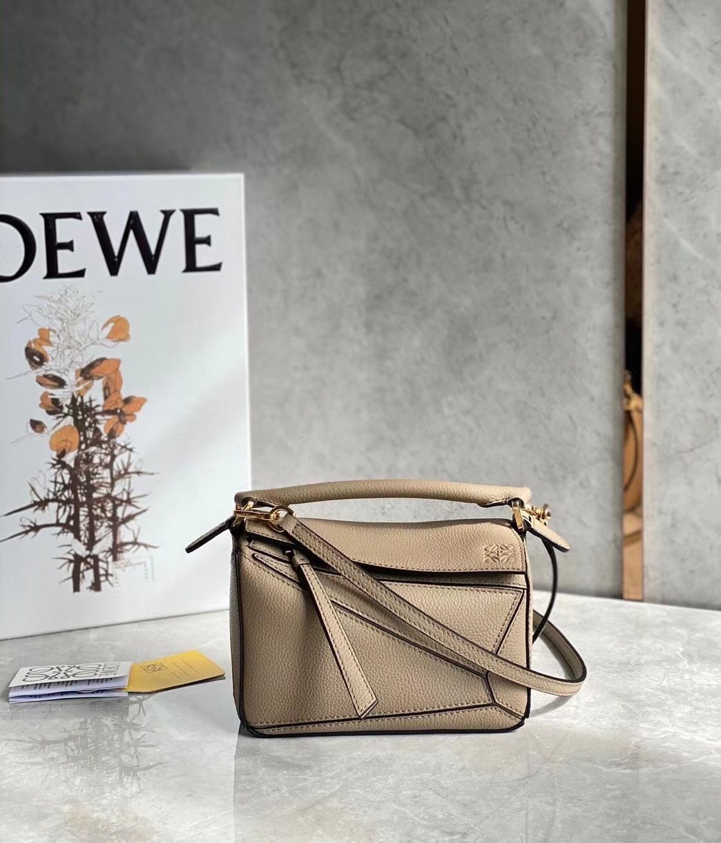 L0ew* puzzle mini bag in sandy grained calfskin