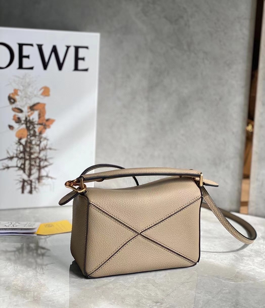 L0ew* puzzle mini bag in sandy grained calfskin