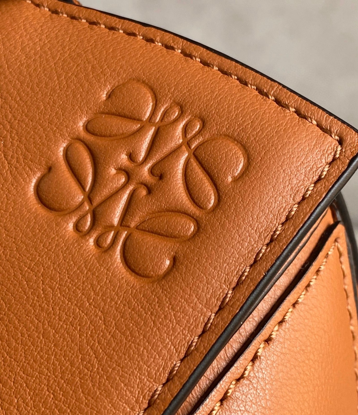 L0ew* puzzle small bag in tan classic calfskin