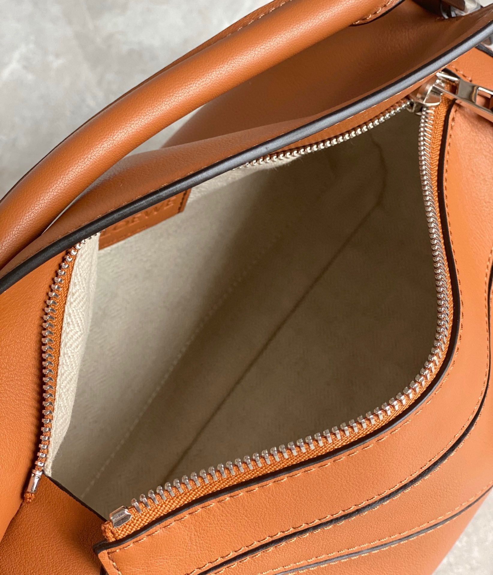 L0ew* puzzle small bag in tan classic calfskin