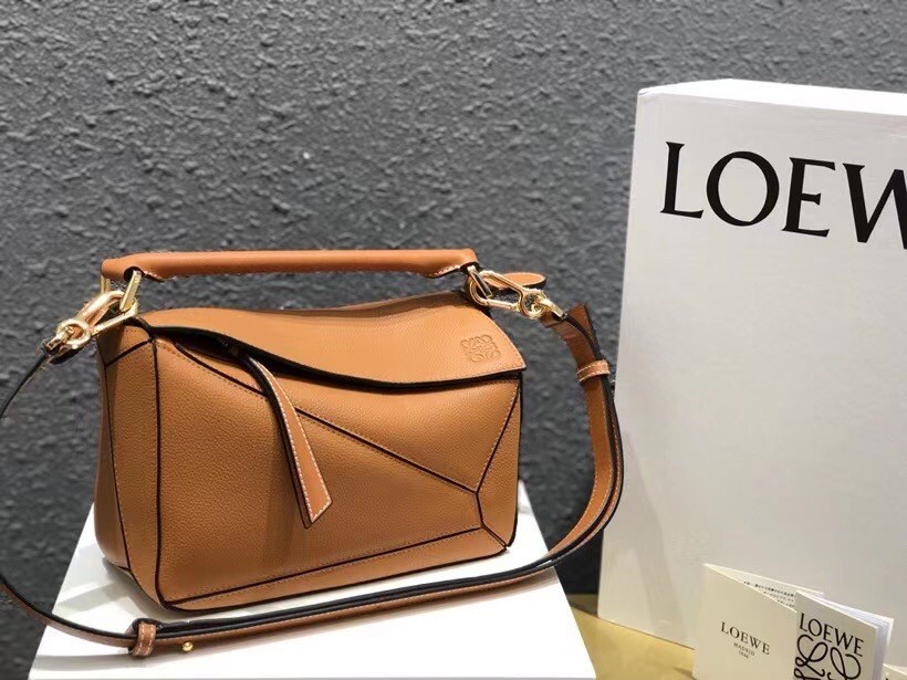 L0ew* small puzzle bag in tan grained calfskin