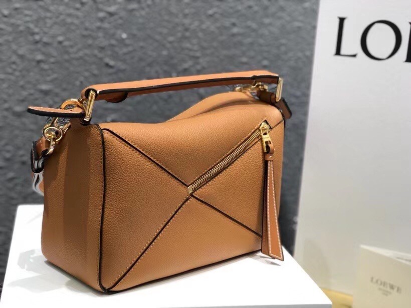 L0ew* small puzzle bag in tan grained calfskin